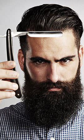 Cliente siendo atendido en la barbería